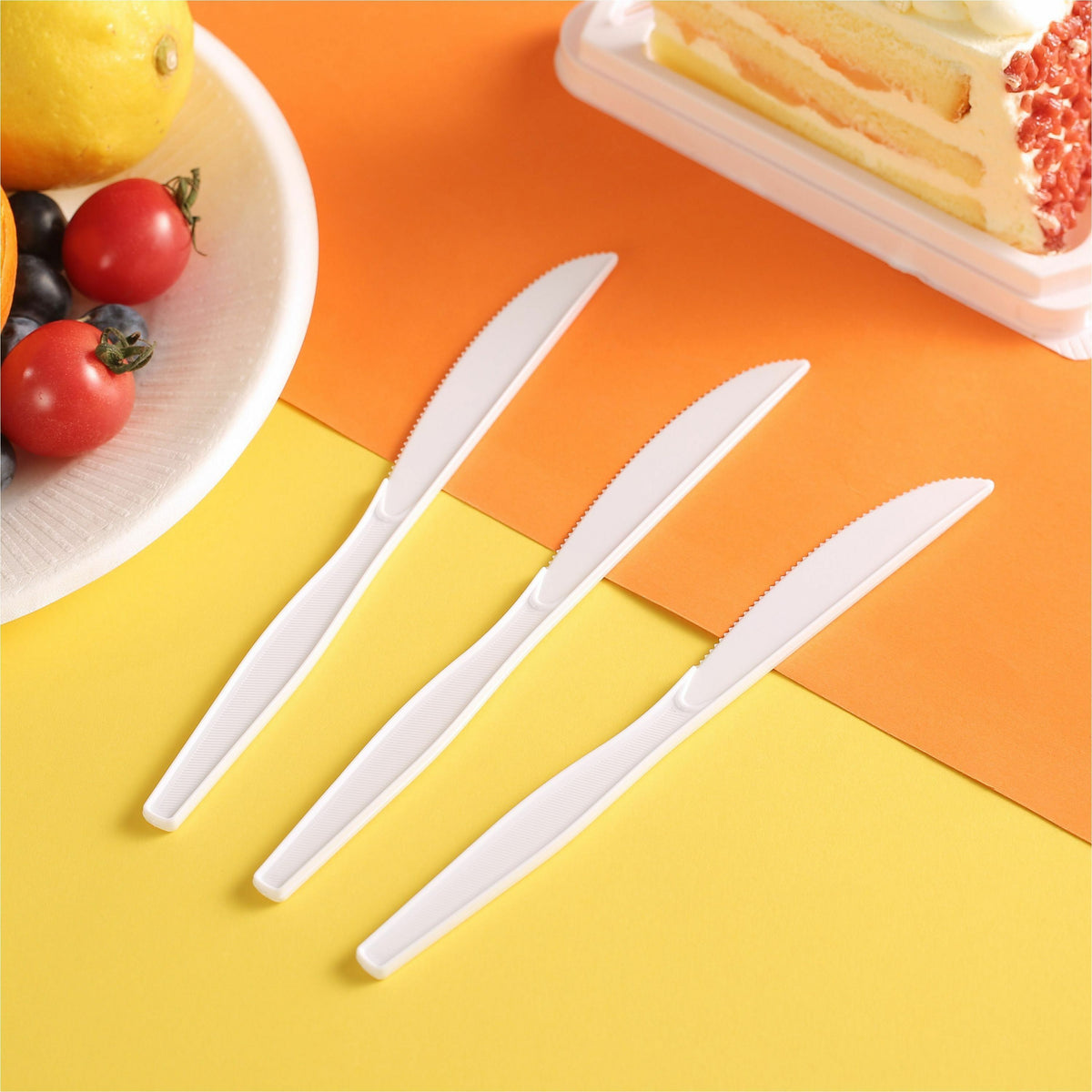 Genuine Joe Medium-Heavyweight Plastic Knives