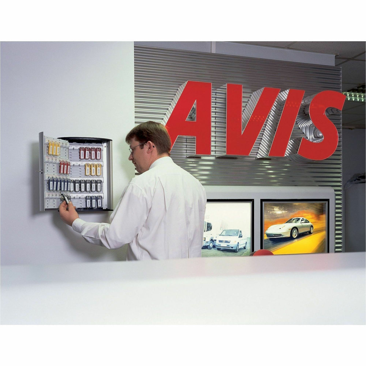 DURABLE 72-Key Brushed Aluminum Key Cabinet
